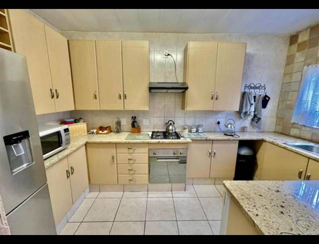 3 BEDROOM TOWNHOUSE FOR SALE IN BRACKENHURST